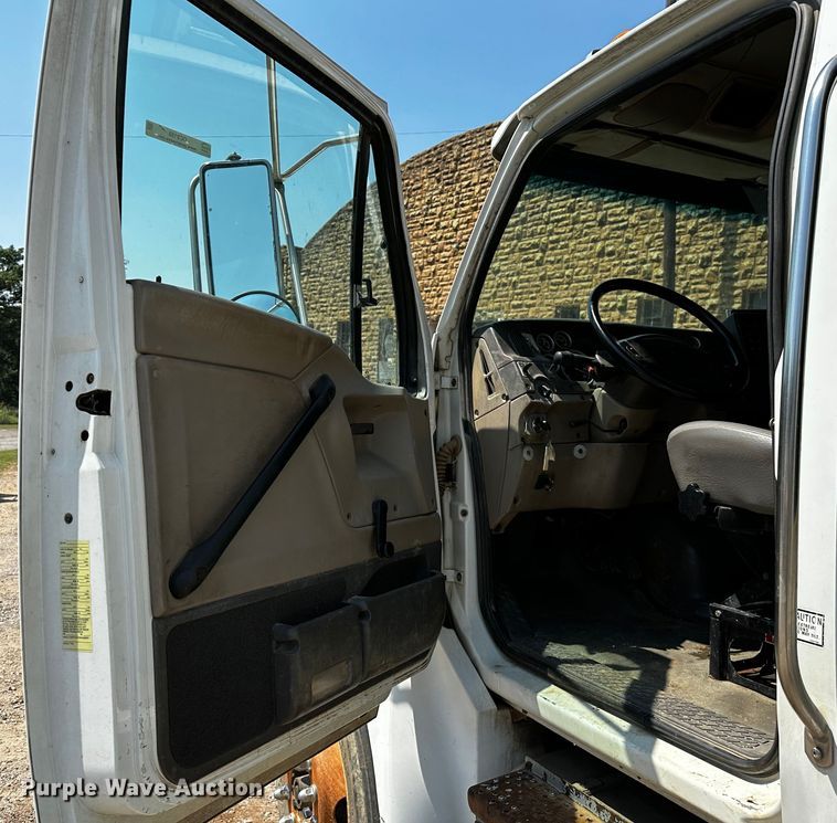 image for item OC9158 2007 Sterling Acterra  refuse truck