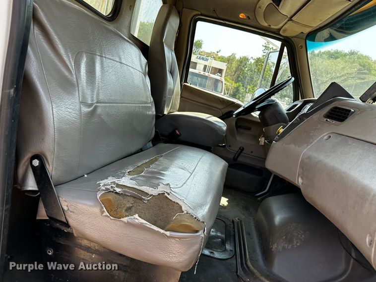 image for item OC9158 2007 Sterling Acterra  refuse truck