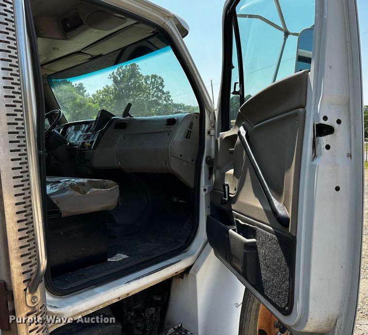 image for item OC9158 2007 Sterling Acterra  refuse truck