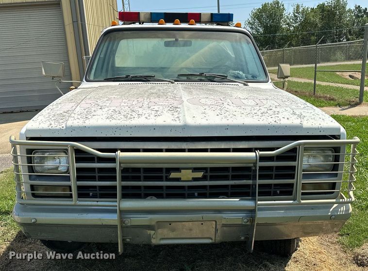 image for item OC9160 1989 Chevrolet R3500  rescue vehicle