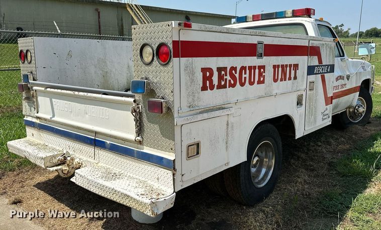 image for item OC9160 1989 Chevrolet R3500  rescue vehicle