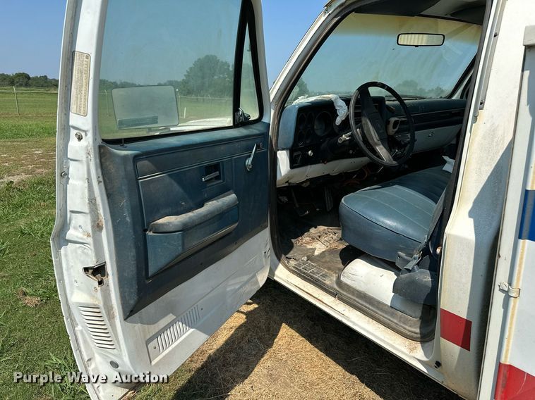 image for item OC9160 1989 Chevrolet R3500  rescue vehicle