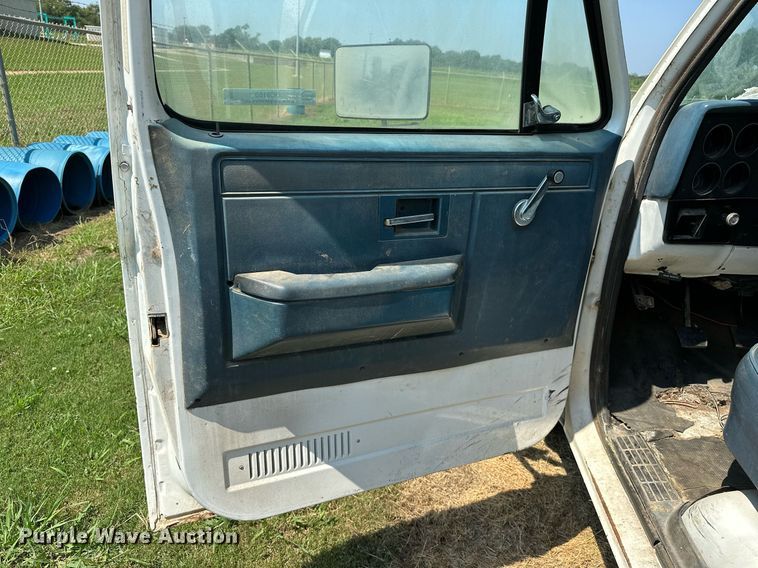 image for item OC9160 1989 Chevrolet R3500  rescue vehicle