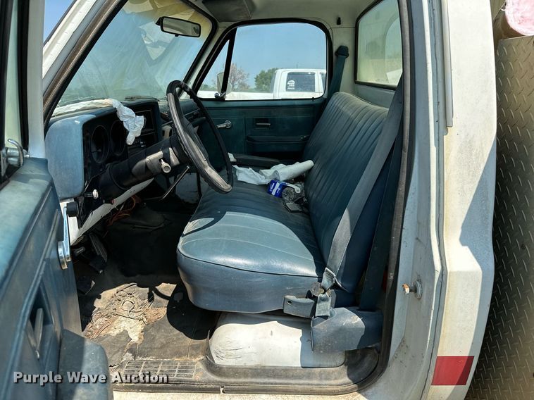 image for item OC9160 1989 Chevrolet R3500  rescue vehicle