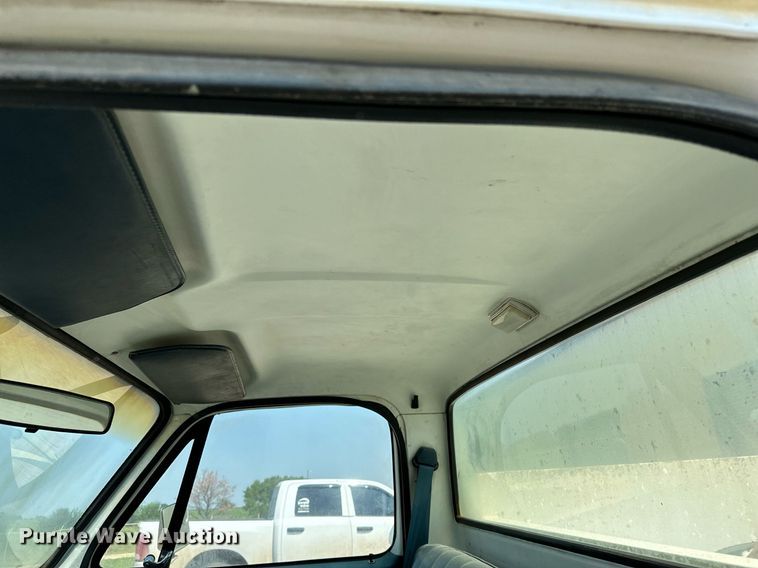 image for item OC9160 1989 Chevrolet R3500  rescue vehicle