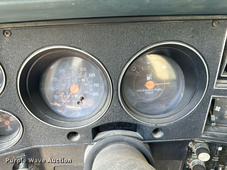 image for item OC9160 1989 Chevrolet R3500  rescue vehicle