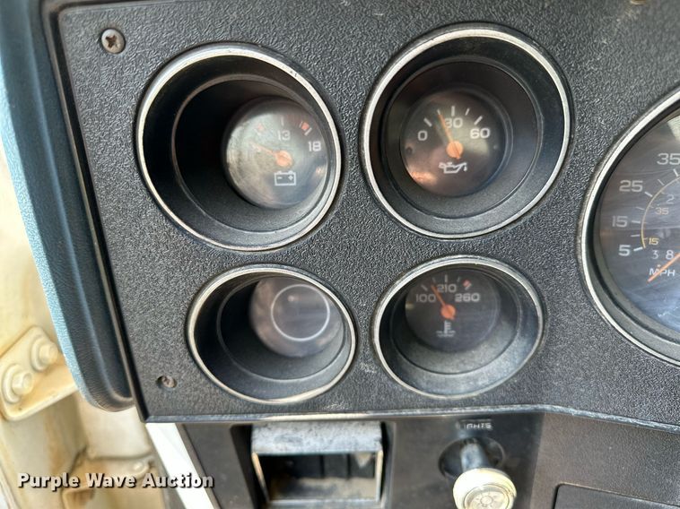 image for item OC9160 1989 Chevrolet R3500  rescue vehicle