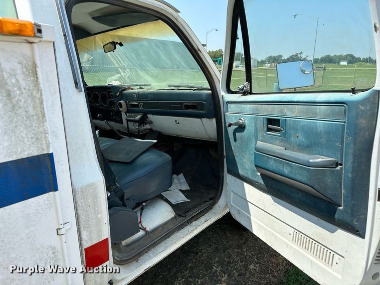 image for item OC9160 1989 Chevrolet R3500  rescue vehicle