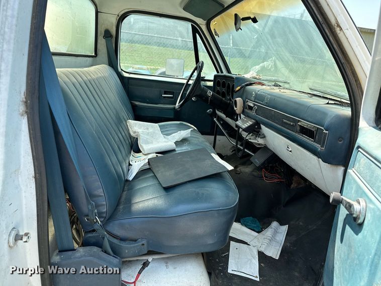 image for item OC9160 1989 Chevrolet R3500  rescue vehicle