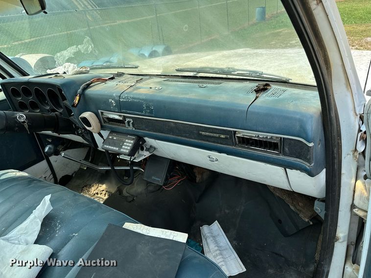 image for item OC9160 1989 Chevrolet R3500  rescue vehicle