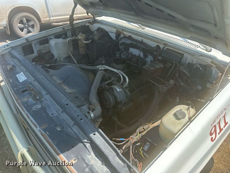 image for item OC9160 1989 Chevrolet R3500  rescue vehicle