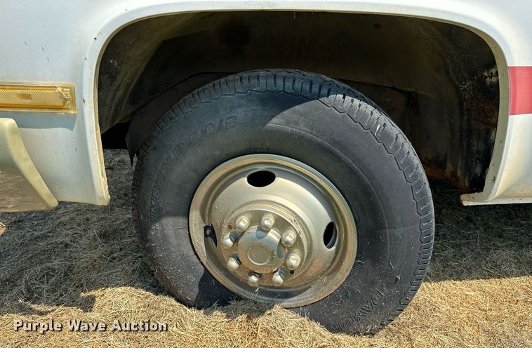 image for item OC9160 1989 Chevrolet R3500  rescue vehicle