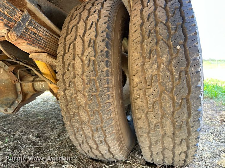 image for item OC9160 1989 Chevrolet R3500  rescue vehicle