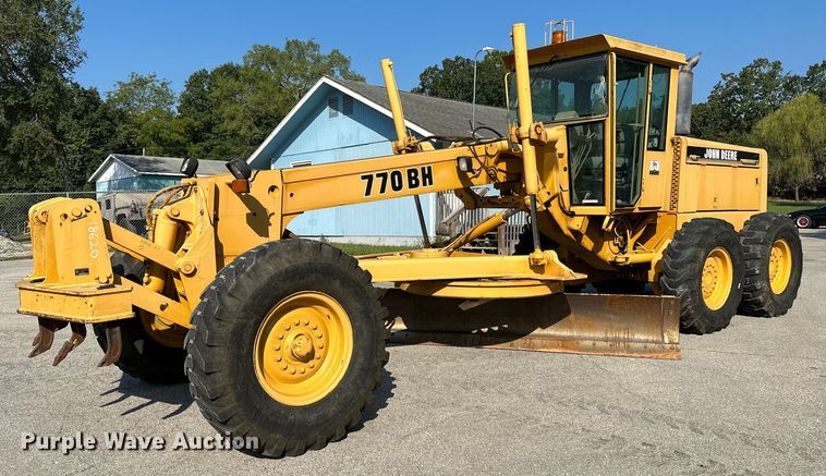 image for item OC9174 1988 John Deere 770BH  motor grader