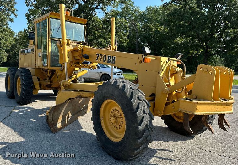 image for item OC9174 1988 John Deere 770BH  motor grader