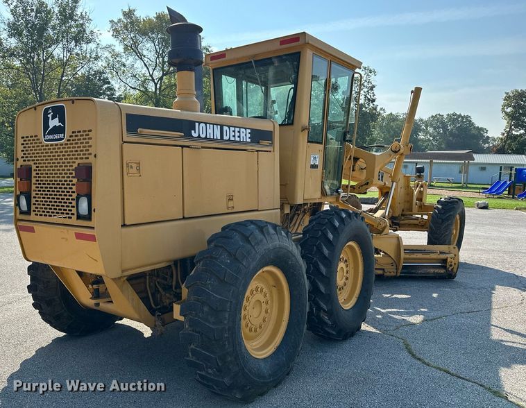 image for item OC9174 1988 John Deere 770BH  motor grader