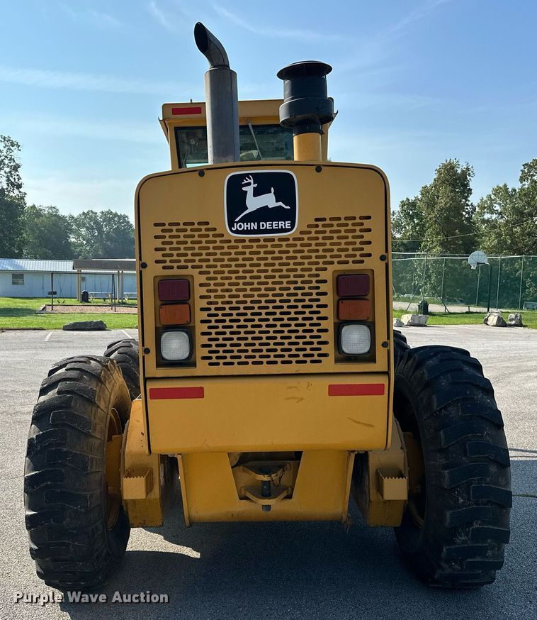 image for item OC9174 1988 John Deere 770BH  motor grader