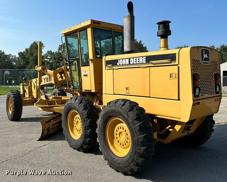 image for item OC9174 1988 John Deere 770BH  motor grader