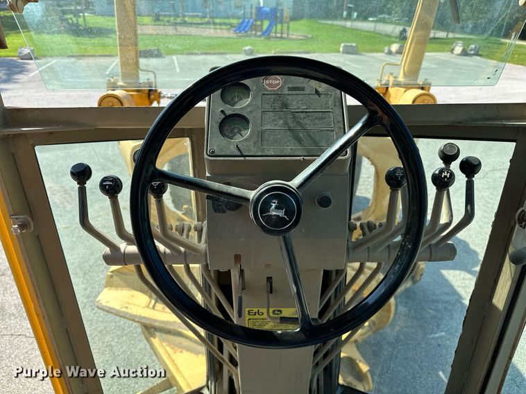 image for item OC9174 1988 John Deere 770BH  motor grader