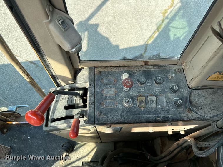 image for item OC9174 1988 John Deere 770BH  motor grader