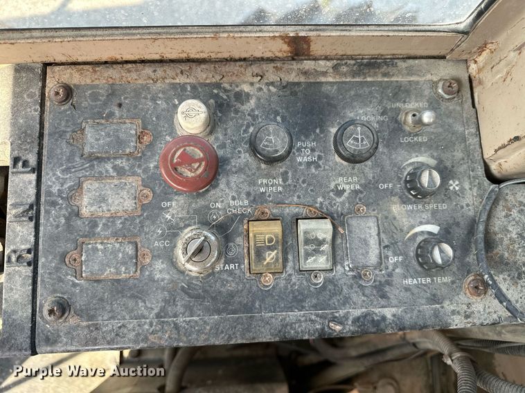 image for item OC9174 1988 John Deere 770BH  motor grader