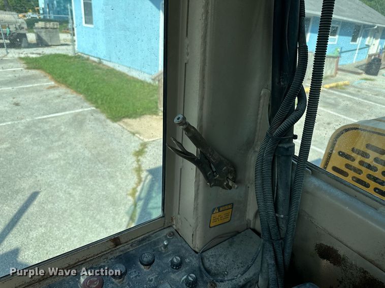 image for item OC9174 1988 John Deere 770BH  motor grader