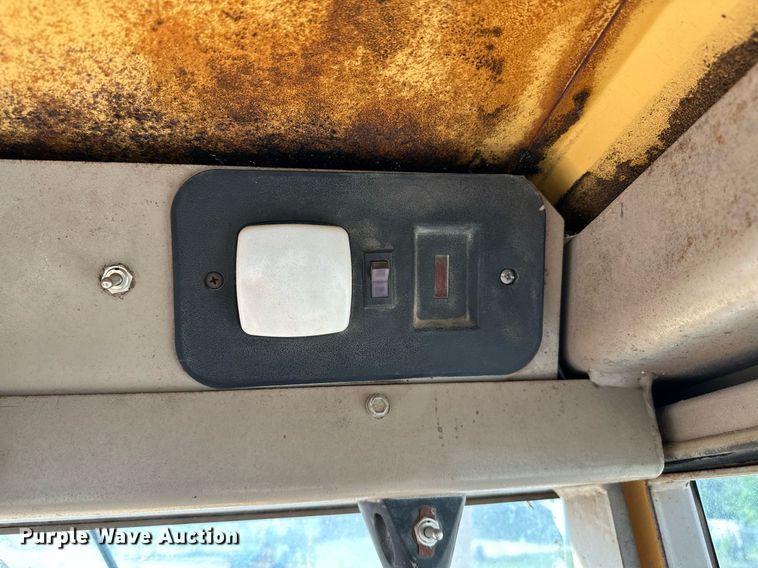 image for item OC9174 1988 John Deere 770BH  motor grader