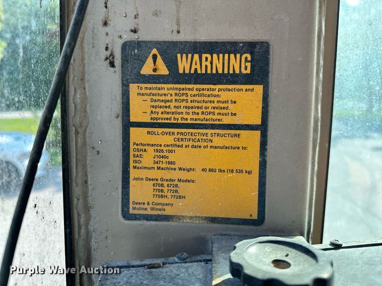 image for item OC9174 1988 John Deere 770BH  motor grader