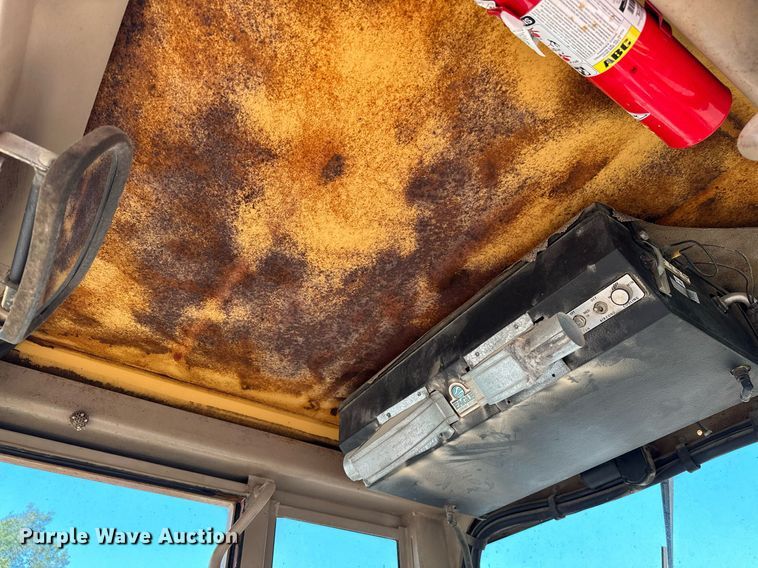 image for item OC9174 1988 John Deere 770BH  motor grader