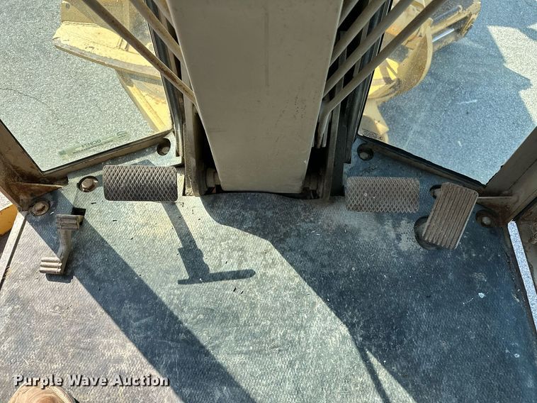 image for item OC9174 1988 John Deere 770BH  motor grader