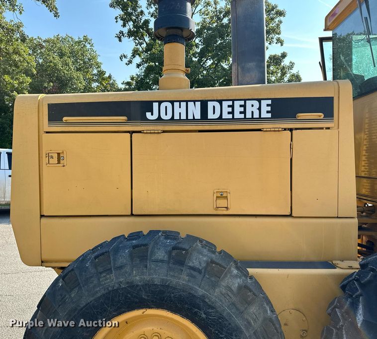 image for item OC9174 1988 John Deere 770BH  motor grader