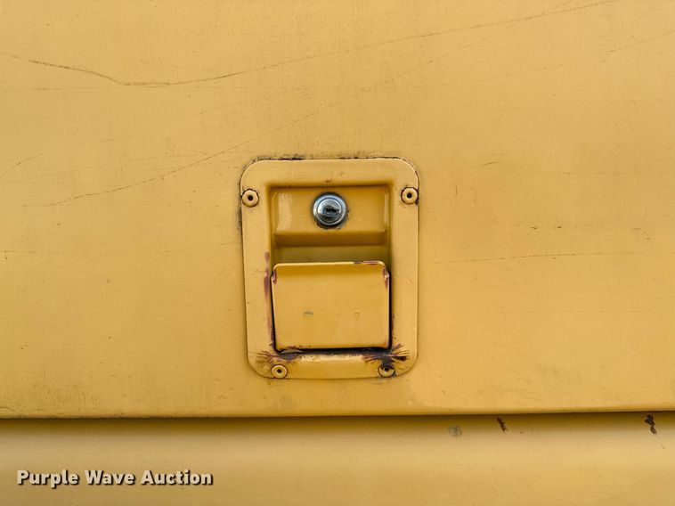 image for item OC9174 1988 John Deere 770BH  motor grader