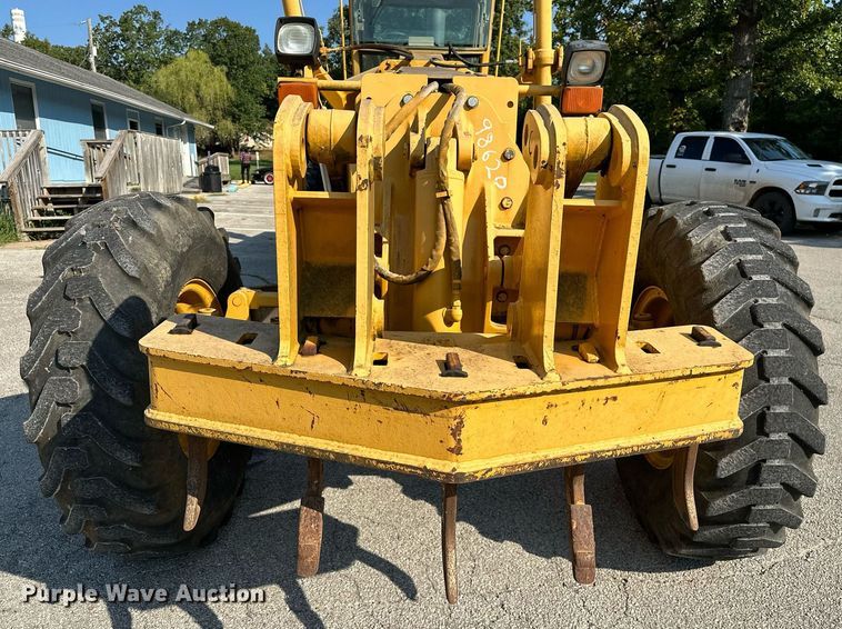 image for item OC9174 1988 John Deere 770BH  motor grader