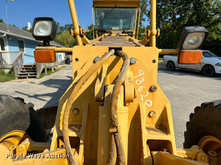 image for item OC9174 1988 John Deere 770BH  motor grader