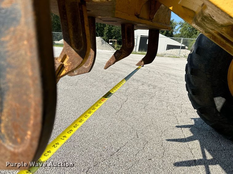 image for item OC9174 1988 John Deere 770BH  motor grader