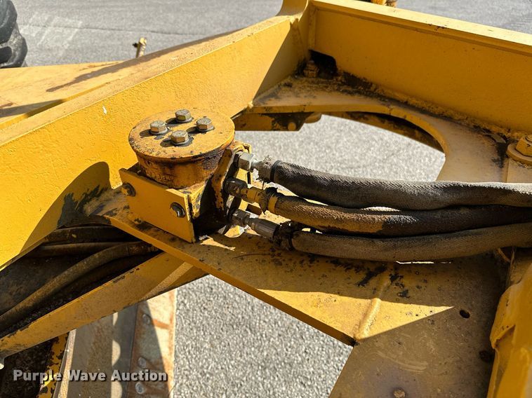 image for item OC9174 1988 John Deere 770BH  motor grader