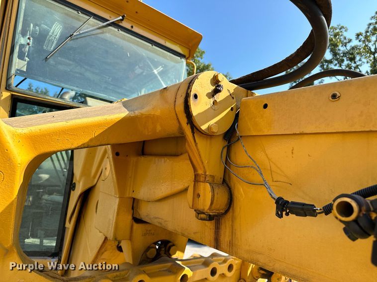 image for item OC9174 1988 John Deere 770BH  motor grader