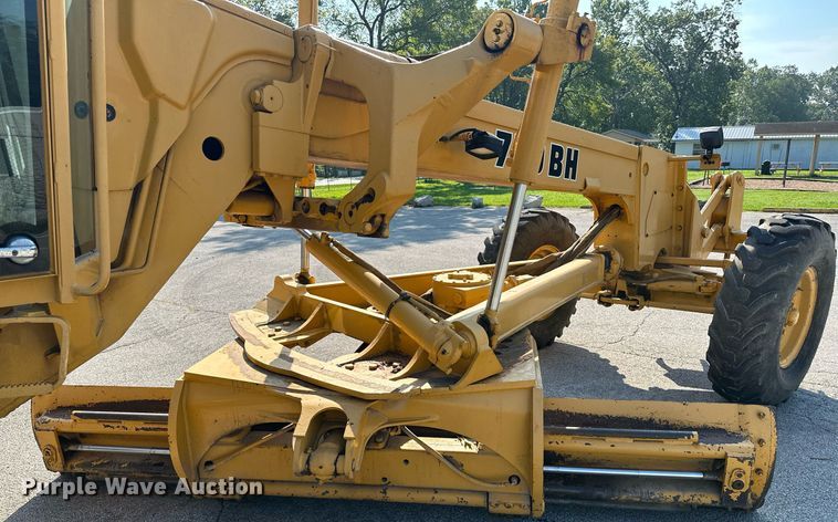image for item OC9174 1988 John Deere 770BH  motor grader