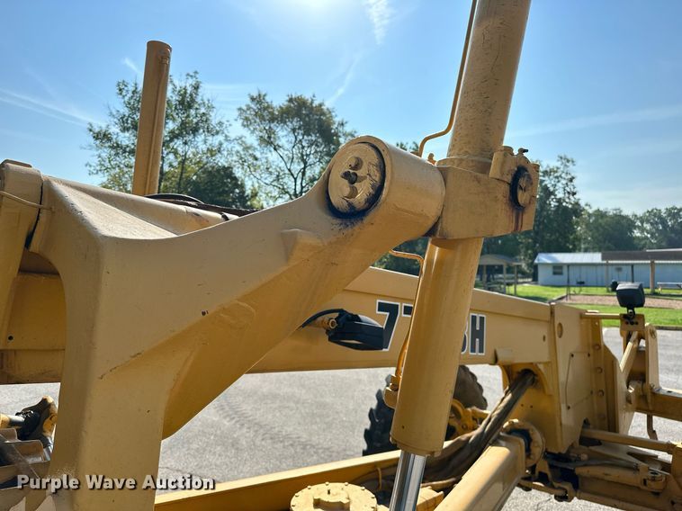 image for item OC9174 1988 John Deere 770BH  motor grader