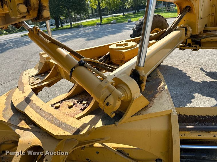 image for item OC9174 1988 John Deere 770BH  motor grader