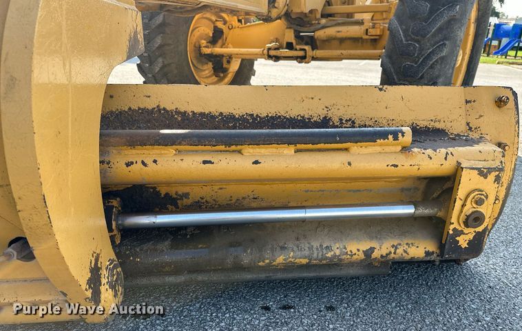 image for item OC9174 1988 John Deere 770BH  motor grader