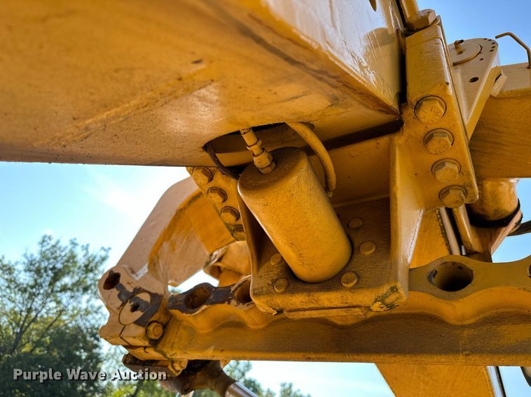 image for item OC9174 1988 John Deere 770BH  motor grader