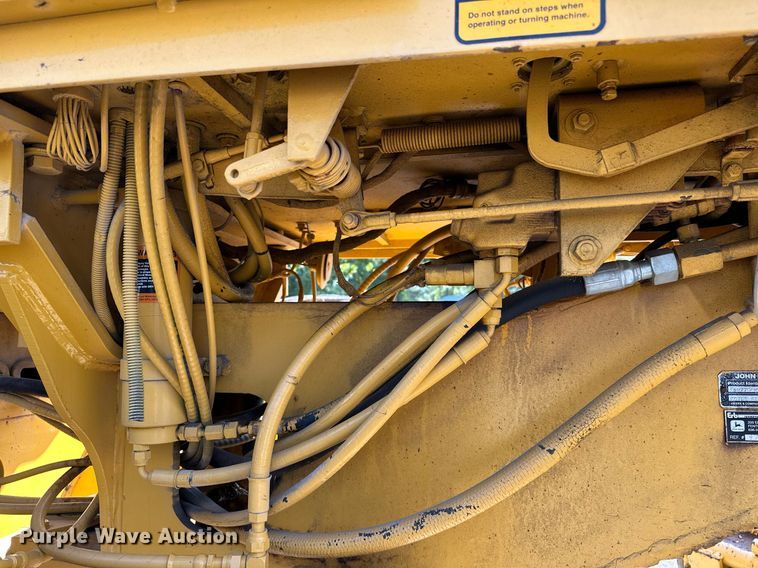 image for item OC9174 1988 John Deere 770BH  motor grader