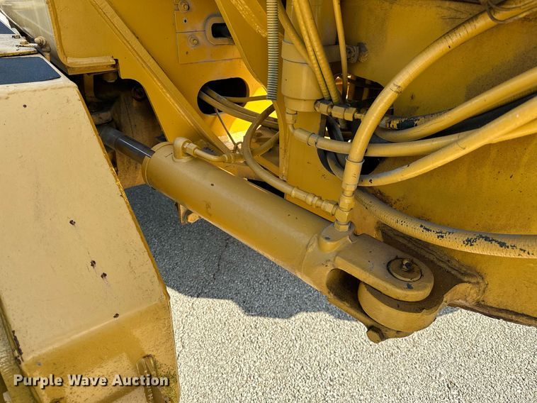 image for item OC9174 1988 John Deere 770BH  motor grader