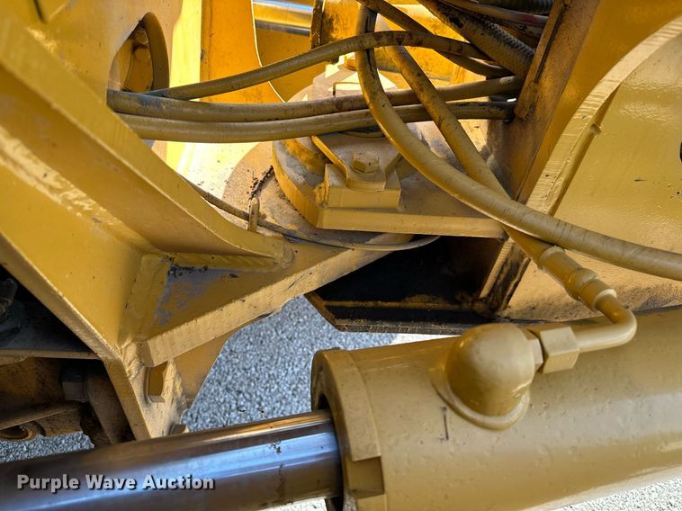 image for item OC9174 1988 John Deere 770BH  motor grader