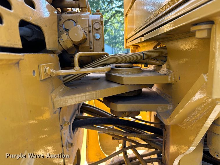 image for item OC9174 1988 John Deere 770BH  motor grader