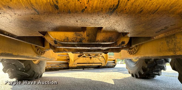 image for item OC9174 1988 John Deere 770BH  motor grader