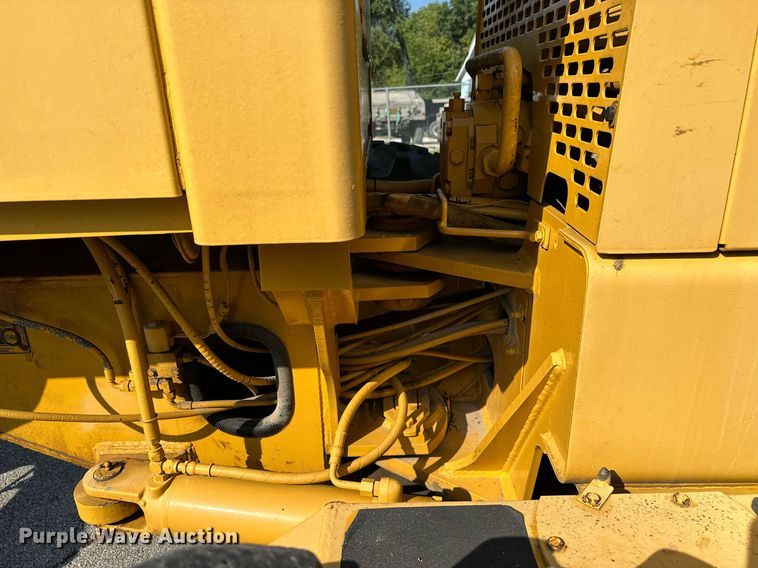 image for item OC9174 1988 John Deere 770BH  motor grader