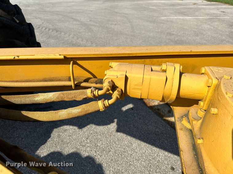 image for item OC9174 1988 John Deere 770BH  motor grader