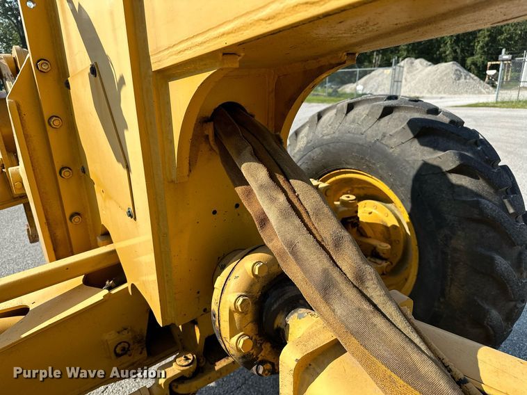 image for item OC9174 1988 John Deere 770BH  motor grader